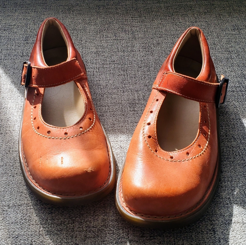 Dr. Martens Cognac Mary Janes - Eur 6 (8.5-9)